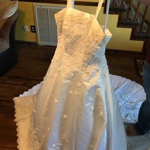 Sleeveless Wedding Dess